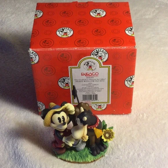 ❤️ Still Available🌟 Disney Mickey Mouse Cow Figurine🌟 - Picture 7 of 10